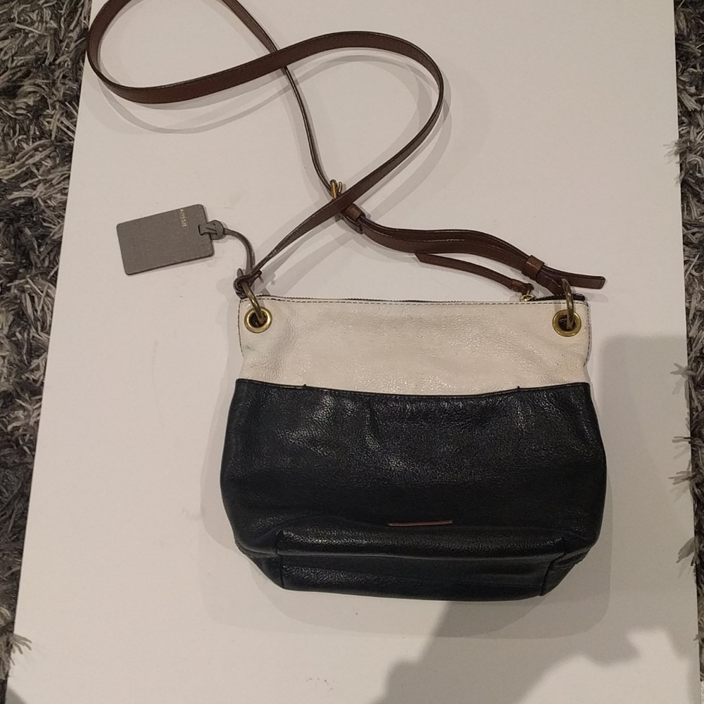 Genuine leather crossbody bag by Fossil 🌸🌸
